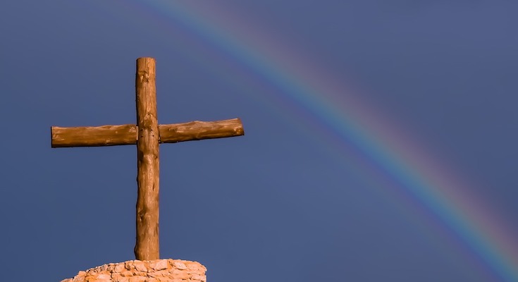 Kreuz unterm Regenbogen
